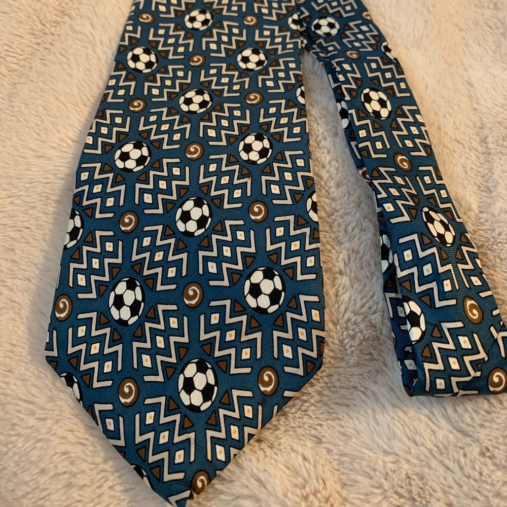 SIDELINES BY SOCCER MOM SOCCER BALL TIE